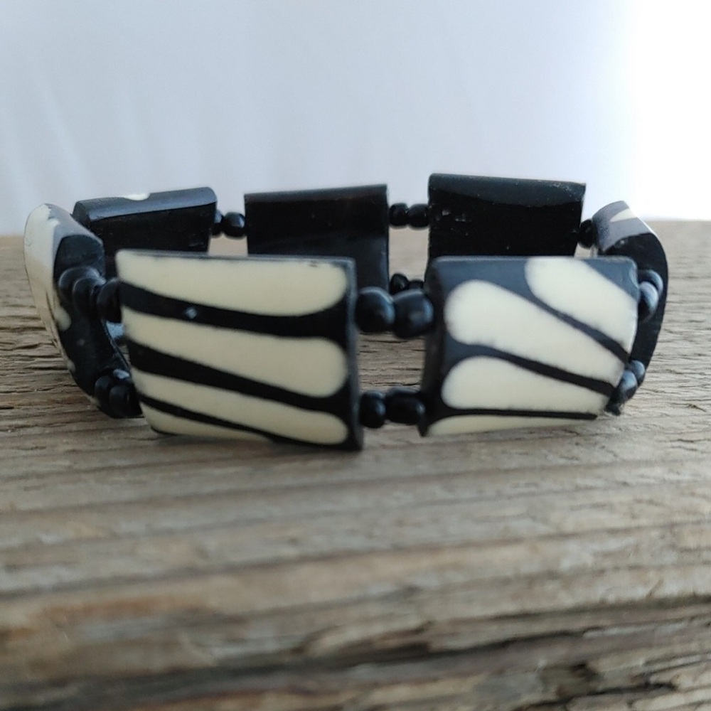 Ethnic Bone Bead Bracelet Dark Brown & Cream Stretch